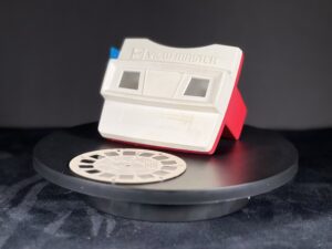 Image of View Master in White and Red Plastic